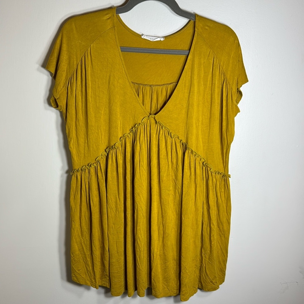 Entro flowy short sleeve top deep V mustard gold size small fits larger preloved